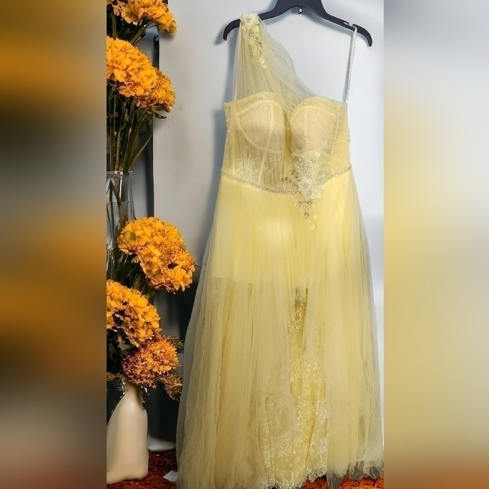 Mac Duggal NWT Lemon EMBELLISHED TULLE ONE SHOULDER HIGH LOW GOWN size 18 - Picture 4 of 16
